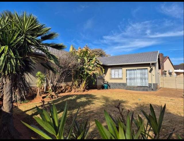 4 BEDROOM HOUSE FOR SALE IN GREEN HILLS